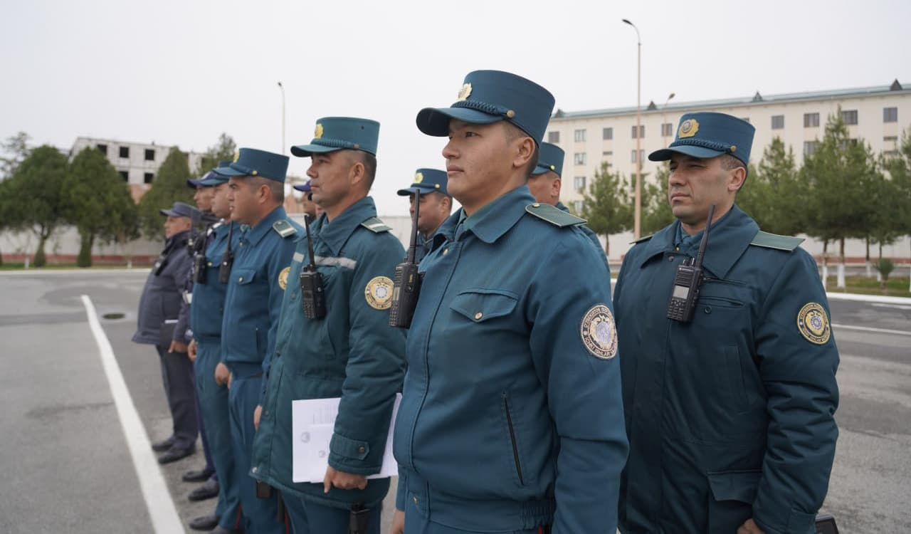 Начальник УВД Ферганской области генерал-майор Азизбек Икрамов провел инструктаж с сотрудниками патрульно-постовой службы