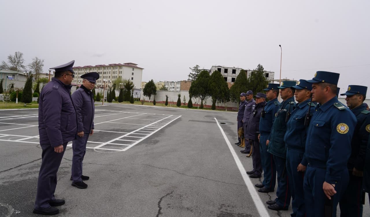 Начальник УВД Ферганской области генерал-майор Азизбек Икрамов провел инструктаж с сотрудниками патрульно-постовой службы