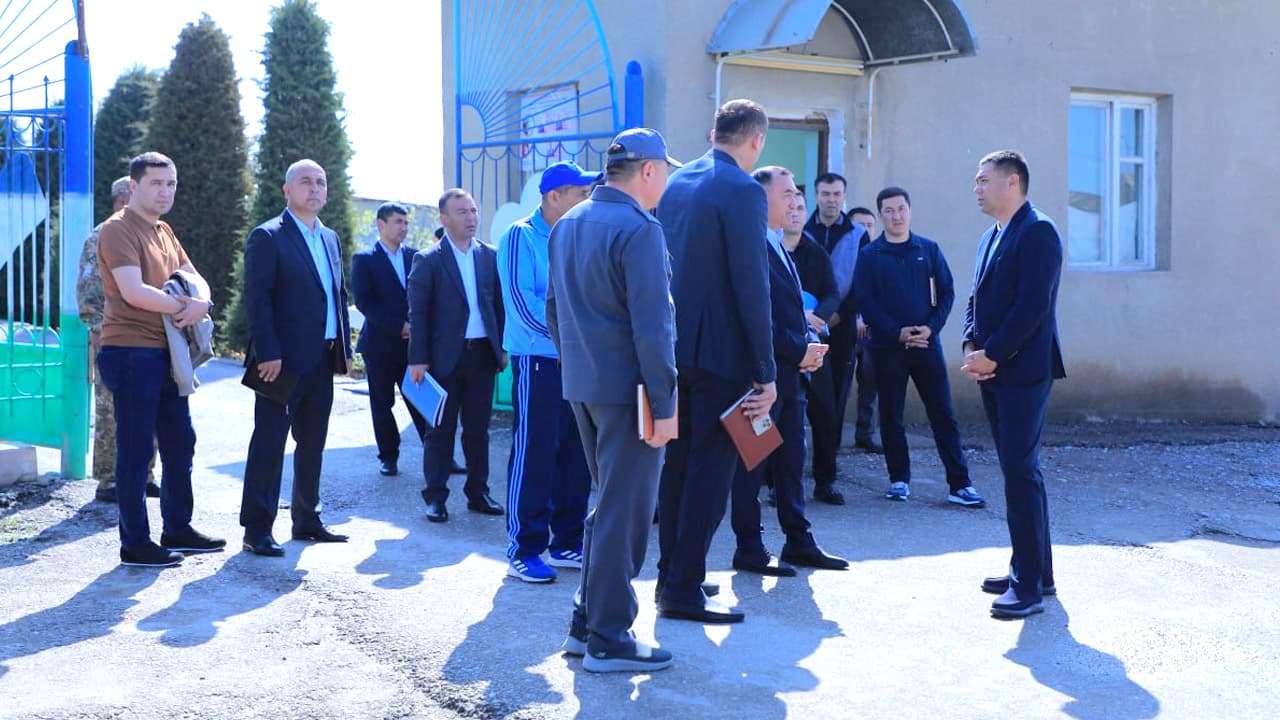 Наманган вилояти ИИБ бошлиғи полковник Шухрат Алиев Янгиқўрғон туманидаги аёллар волейбол тўгараги билан яқиндан танишди