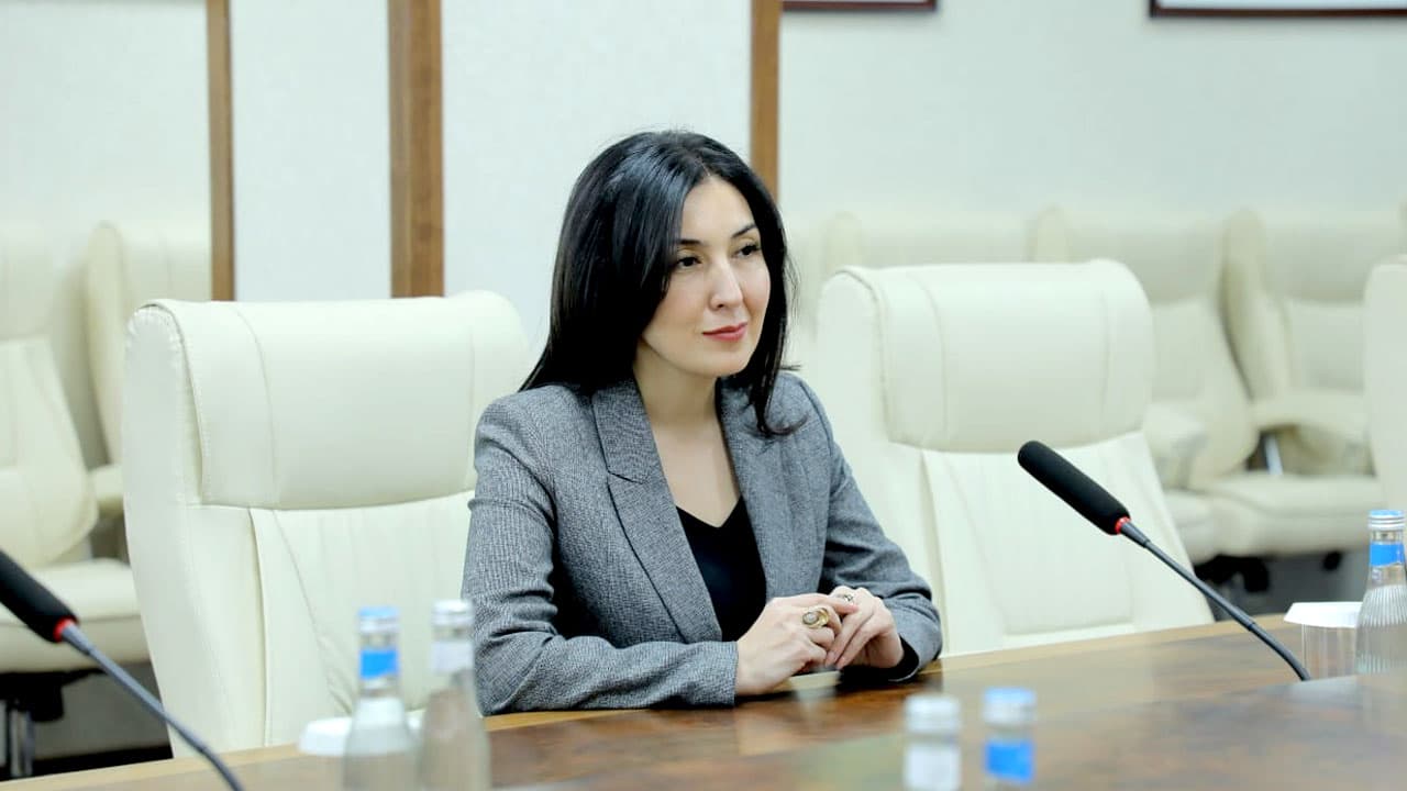 Oliy Majlisning Bola huquqlari boʻyicha vakili (Bolalar ombudsmani) Surayyo Rahmonova Ichki ishlar vazirligi akademiyasida taʼlim olayotgan magistrlar bilan muloqot qildi