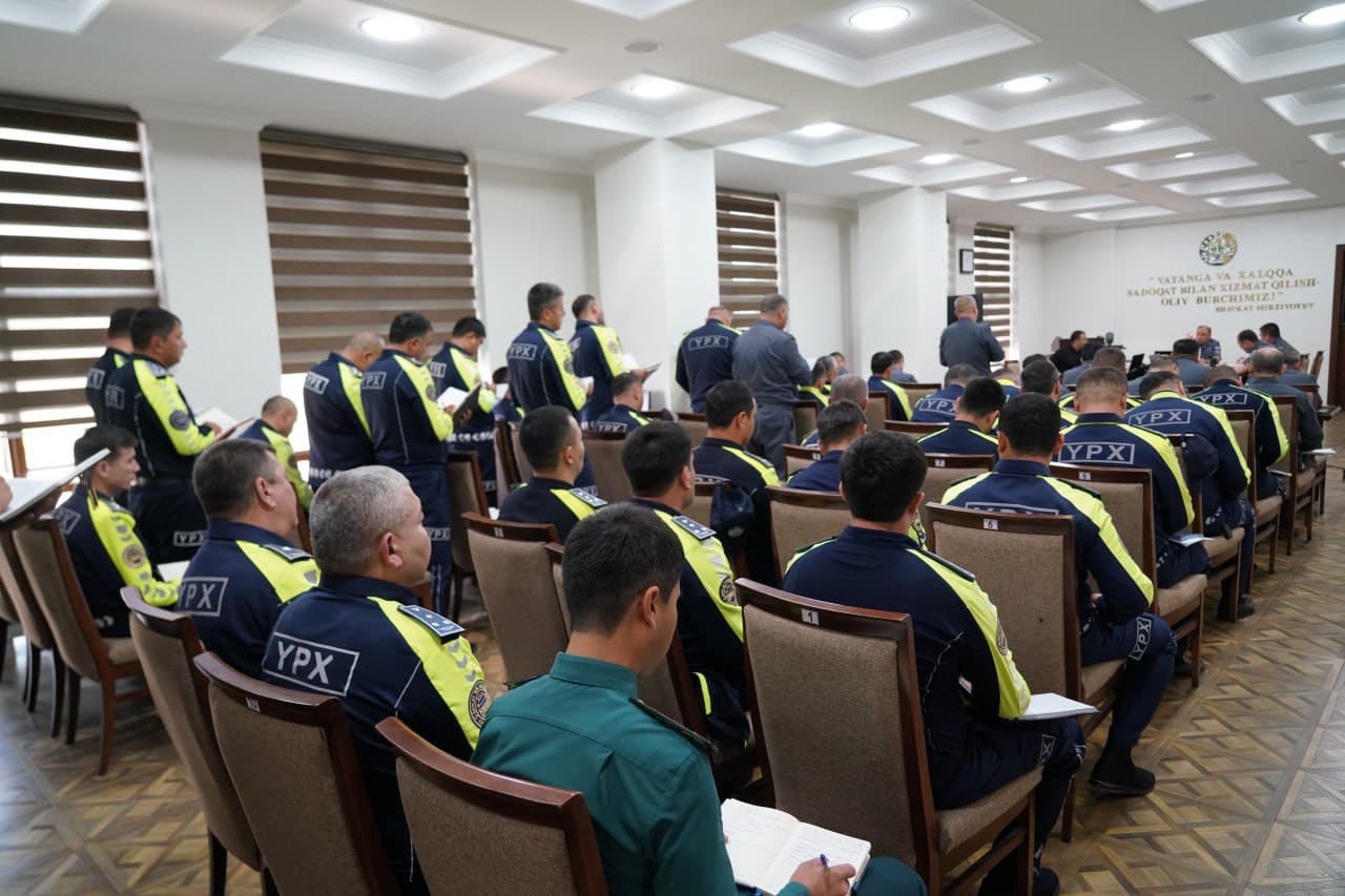Samarqand viloyati IIB boshligʻi polkovnik Rahmat Mamatov yoʻl harakati xavfsizligi xizmati xodimlari bilan yigʻilish oʻtkazdi