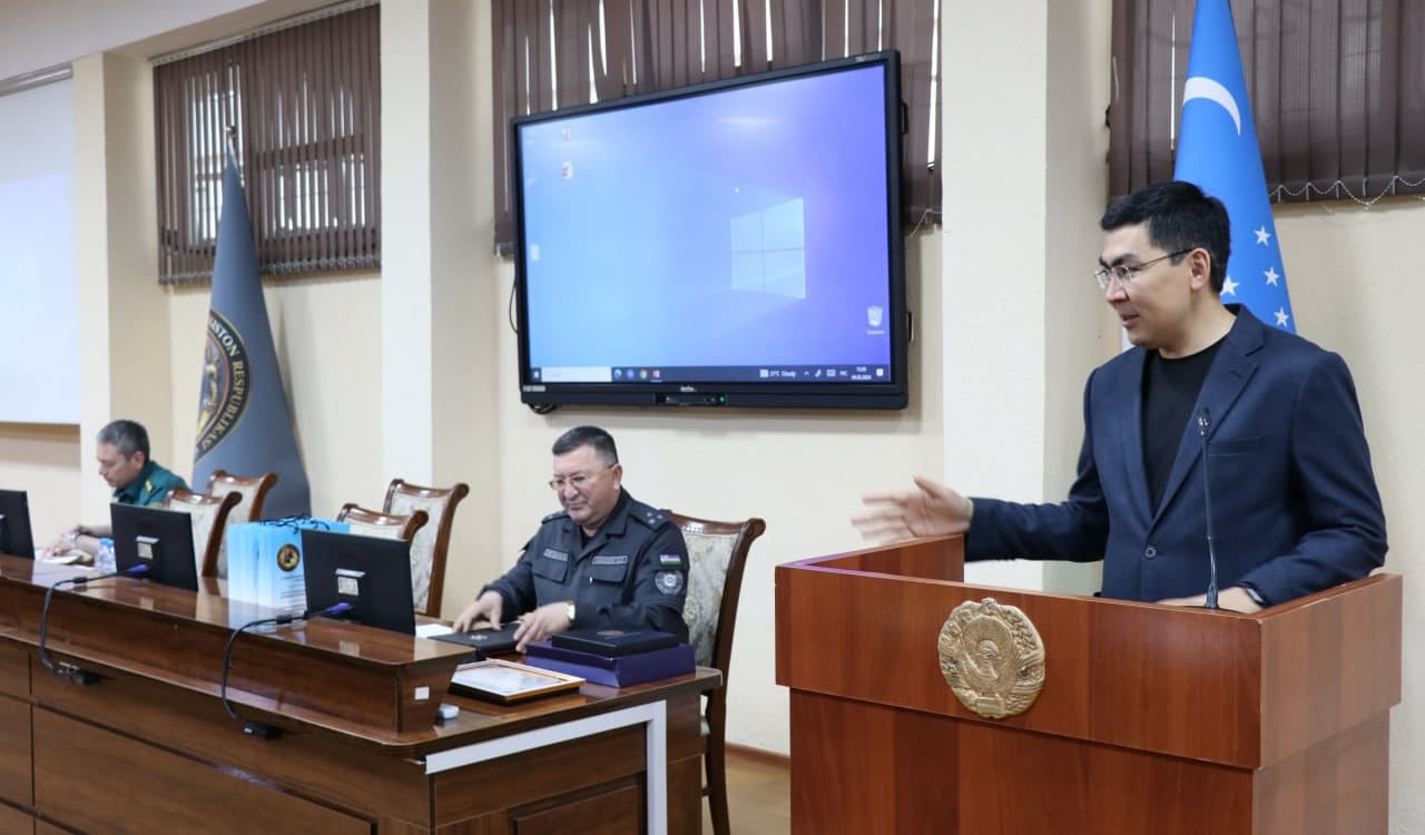 Ichki ishlar vazirligi Malaka oshirish institutida “Biz nima uchun kitob oʻqishimiz kerak” mavzusida davra suhbati boʻlib oʻtdi