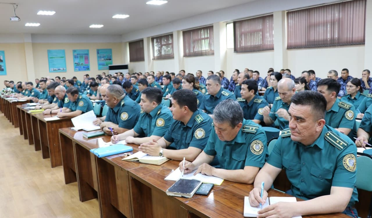 Ichki ishlar vazirligi Malaka oshirish institutida “Biz nima uchun kitob oʻqishimiz kerak” mavzusida davra suhbati boʻlib oʻtdi