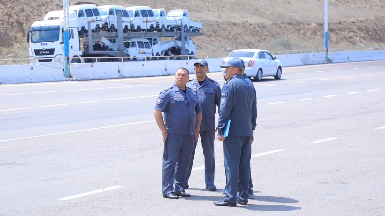 Заместитель министра внутренних дел генерал-майор Баходир Мирзарахимов осмотрел пост ДПС «Наманган», расположенный в Папском районе перевала Камчик