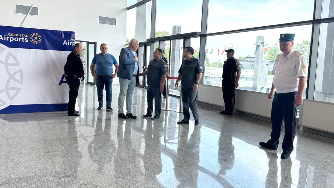 Ichki ishlar vaziri oʻrinbosari general-mayor Baxodir Mirzaraximov tomonidan Toshkent shahri aeroportlarida xizmat olib borayotgan xodimlarning xizmat faoliyati koʻzdan kechirildi