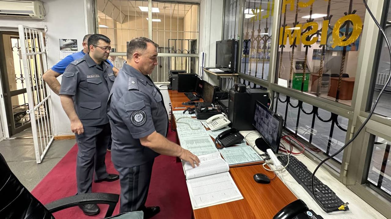 Ichki ishlar vaziri oʻrinbosari general-mayor Baxodir Mirzaraximov tomonidan Toshkent shahri aeroportlarida xizmat olib borayotgan xodimlarning xizmat faoliyati koʻzdan kechirildi