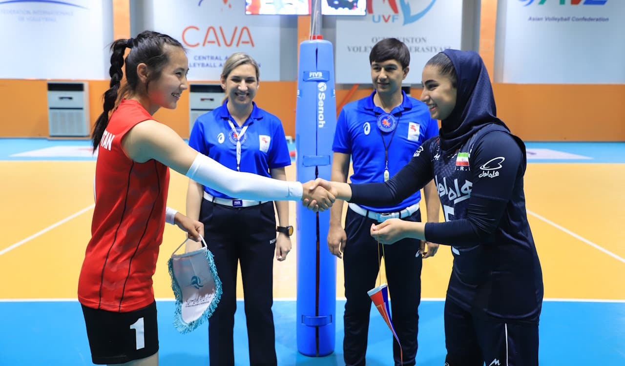 IIV «JAR» sport-sogʻlomlashtirish majmuasida 18 yoshgacha boʻlgan oʻsmir bolalar va qizlar oʻrtasida voleybol sport turi boʻyicha Markaziy Osiyo chempionati – 2024 musobaqasining ochilish marosimi oʻtkazildi