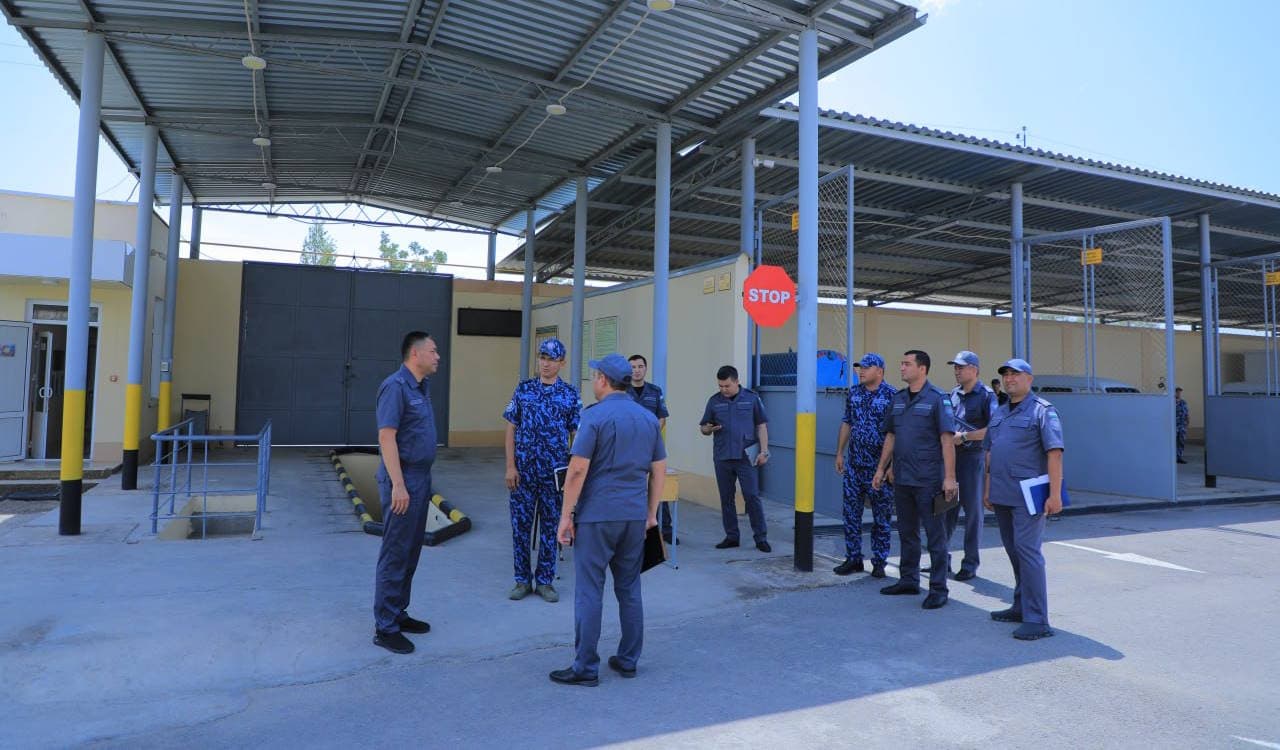 Начальник УВД Наманганской области полковник Шухрат Алиев ознакомился с деятельностью воинской части №7552 Папского района