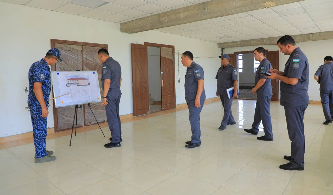 Начальник УВД Наманганской области полковник Шухрат Алиев ознакомился с деятельностью воинской части №7552 Папского района