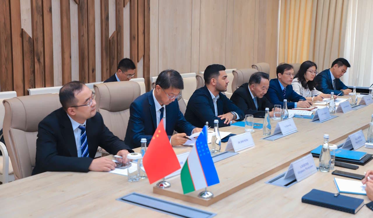 On July 31, Colonel Ramazon Ashropov, the Deputy Minister of Internal Affairs of the Republic of Uzbekistan, met with Jiang Jianguo, the Deputy Chairman of the Standing Committee of the Chinese Society for the Study of Human Rights