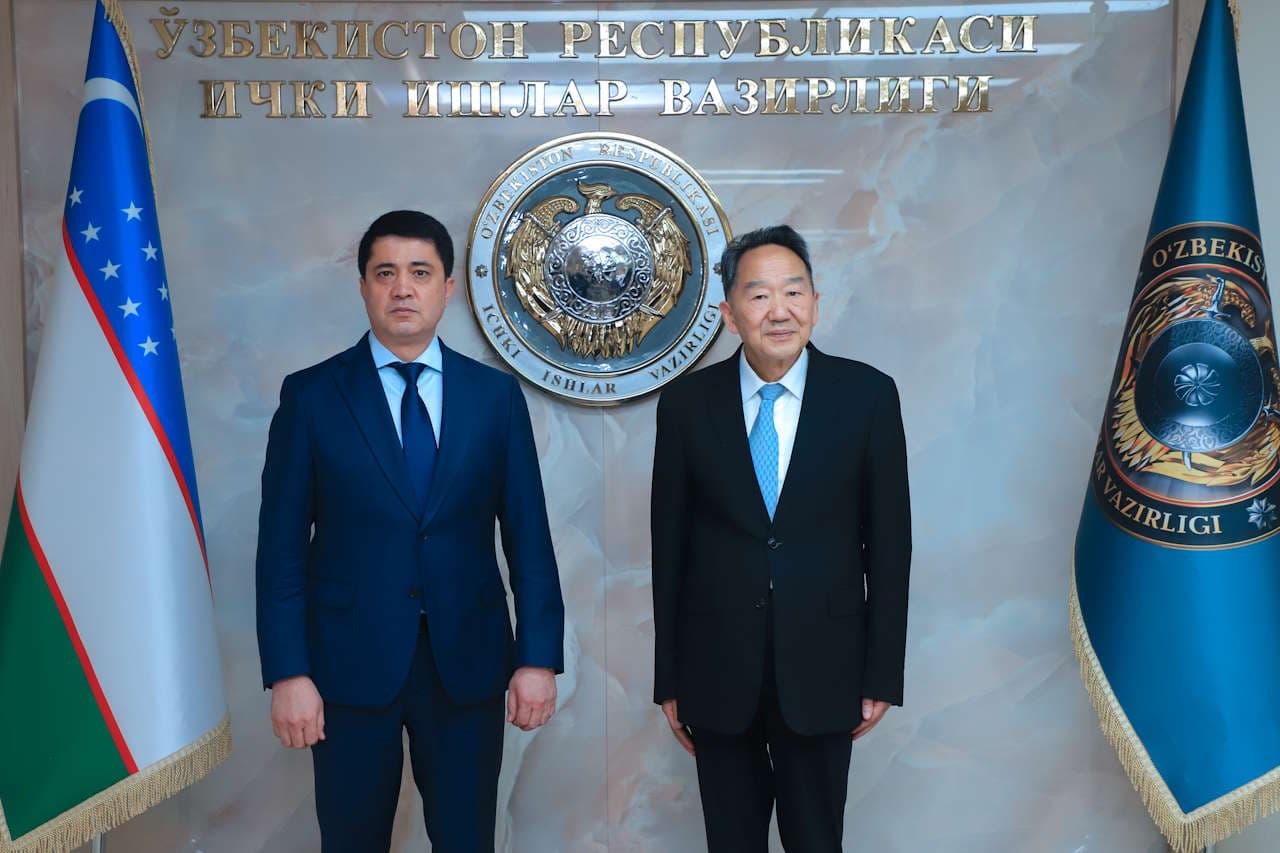 On July 31, Colonel Ramazon Ashropov, the Deputy Minister of Internal Affairs of the Republic of Uzbekistan, met with Jiang Jianguo, the Deputy Chairman of the Standing Committee of the Chinese Society for the Study of Human Rights