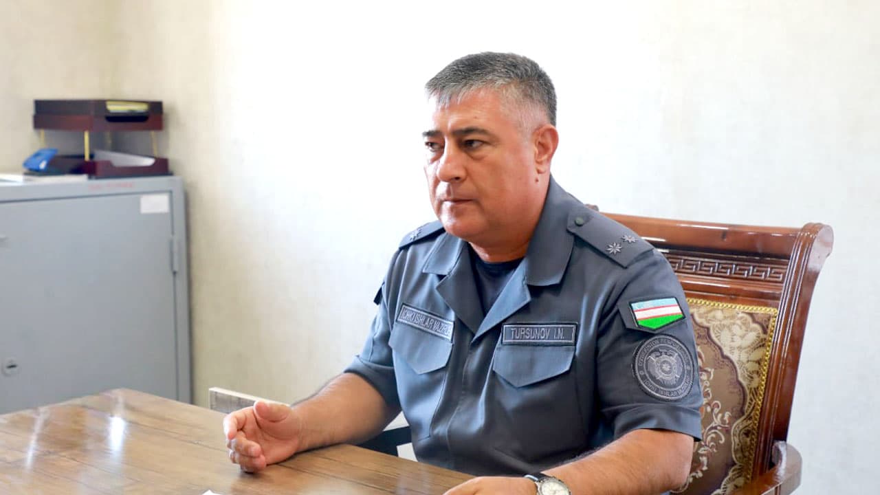 Начальник УВД Бухарской области подполковник Икромжон Турсунов провел встречу с лицами, содержащимися в специальном приемнике для лиц, взятых под административный арест, и изучил волнующие их проблемы