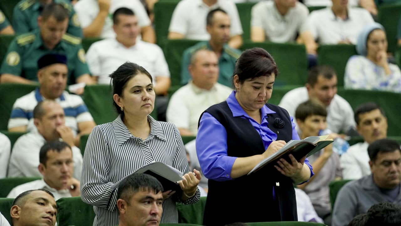 Сурхондарё вилоятида сектор раҳбарлари иштирокида ёшлар жиноятчилиги муҳокама қилинди