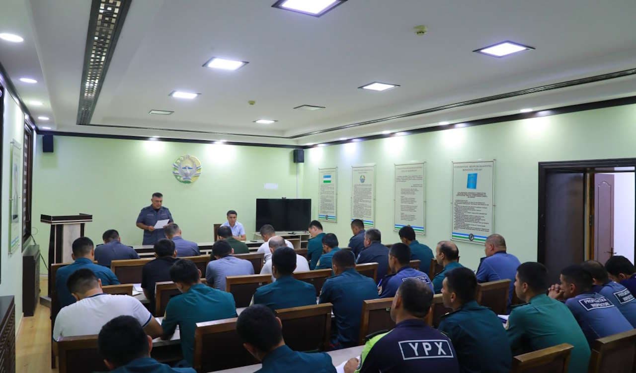 Buxoro viloyati IIB boshligʻi Qorovulbozor, Jondor va Kogon tumanlari ichki ishlar boʻlimlari shaxsiy tarkibi bilan xizmat intizomi va qonunchilikni mustahkamlash borasida muhokama yigʻilishi oʻtkazdi