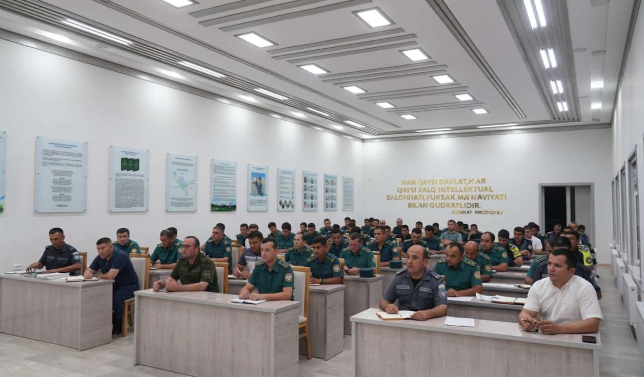 Buxoro viloyati IIB boshligʻi Qorovulbozor, Jondor va Kogon tumanlari ichki ishlar boʻlimlari shaxsiy tarkibi bilan xizmat intizomi va qonunchilikni mustahkamlash borasida muhokama yigʻilishi oʻtkazdi