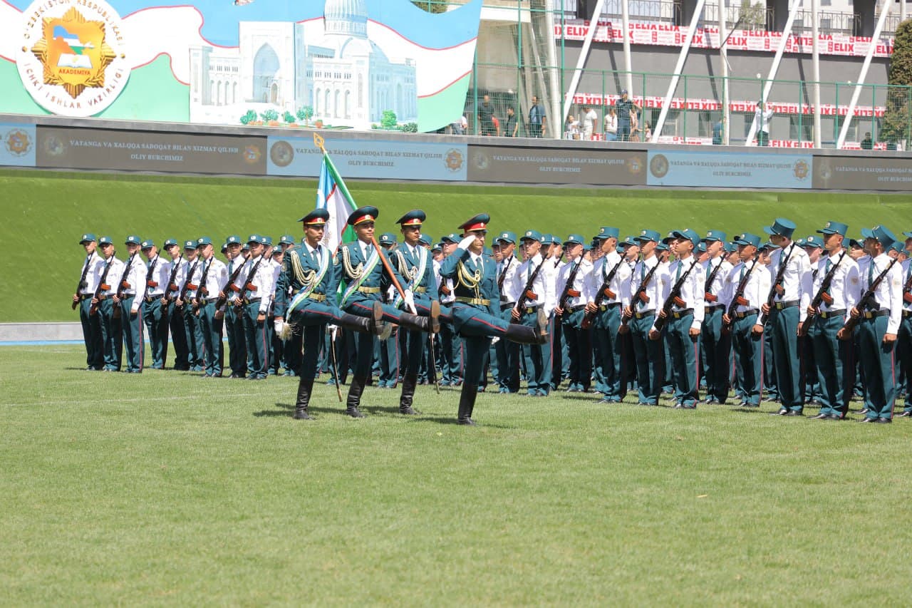 Министр внутренних дел генерал-лейтенант Пулат Бобожонов принял участие в торжественной церемонии приведения к присяге курсантов первого курса Академии Министерства внутренних дел