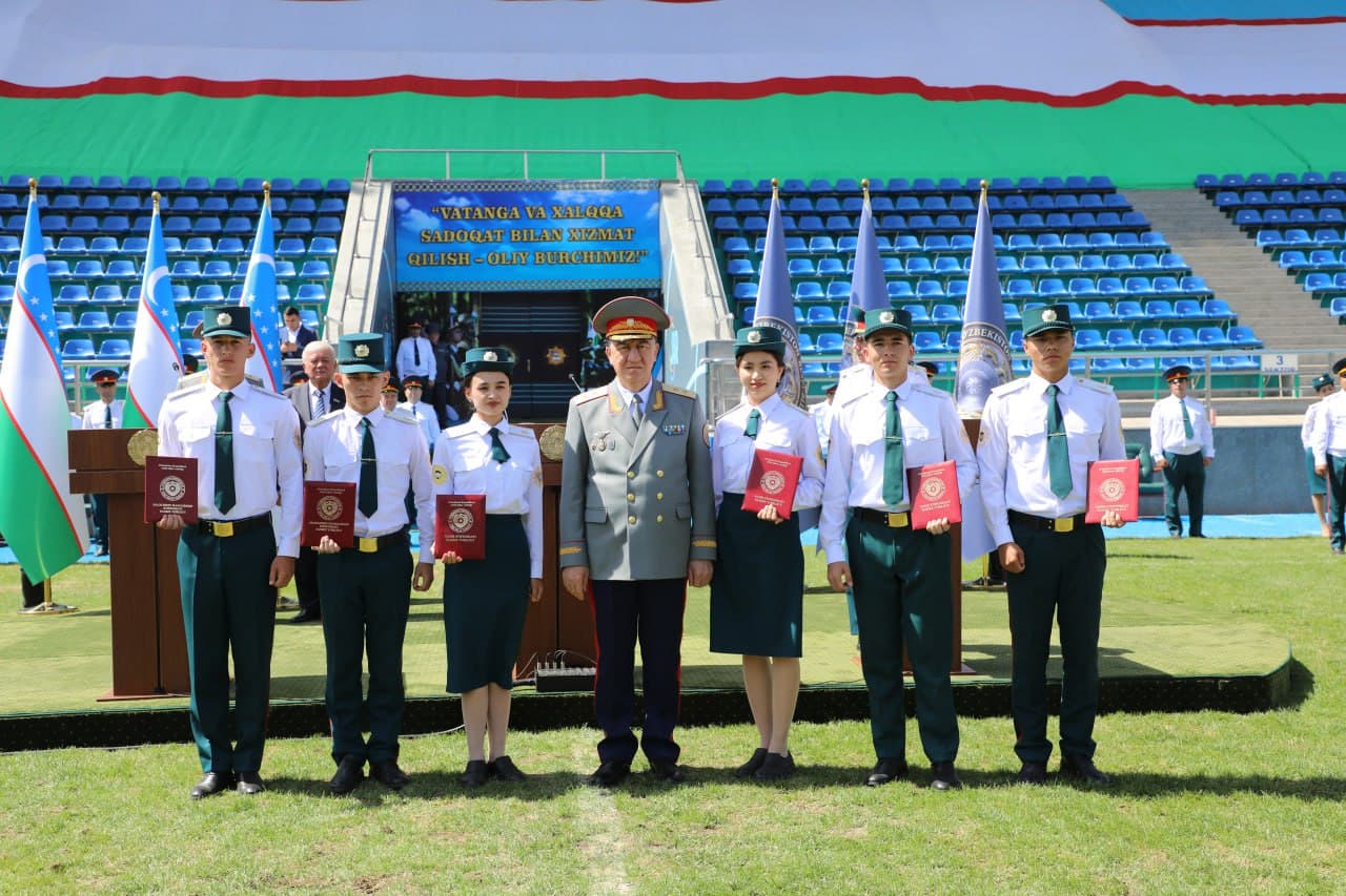 Министр внутренних дел генерал-лейтенант Пулат Бобожонов принял участие в торжественной церемонии приведения к присяге курсантов первого курса Академии Министерства внутренних дел