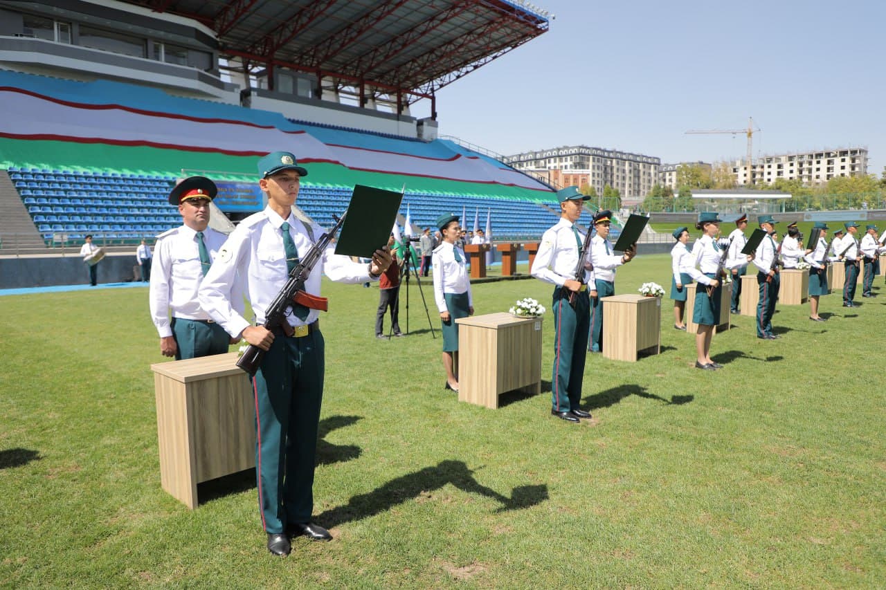 Министр внутренних дел генерал-лейтенант Пулат Бобожонов принял участие в торжественной церемонии приведения к присяге курсантов первого курса Академии Министерства внутренних дел