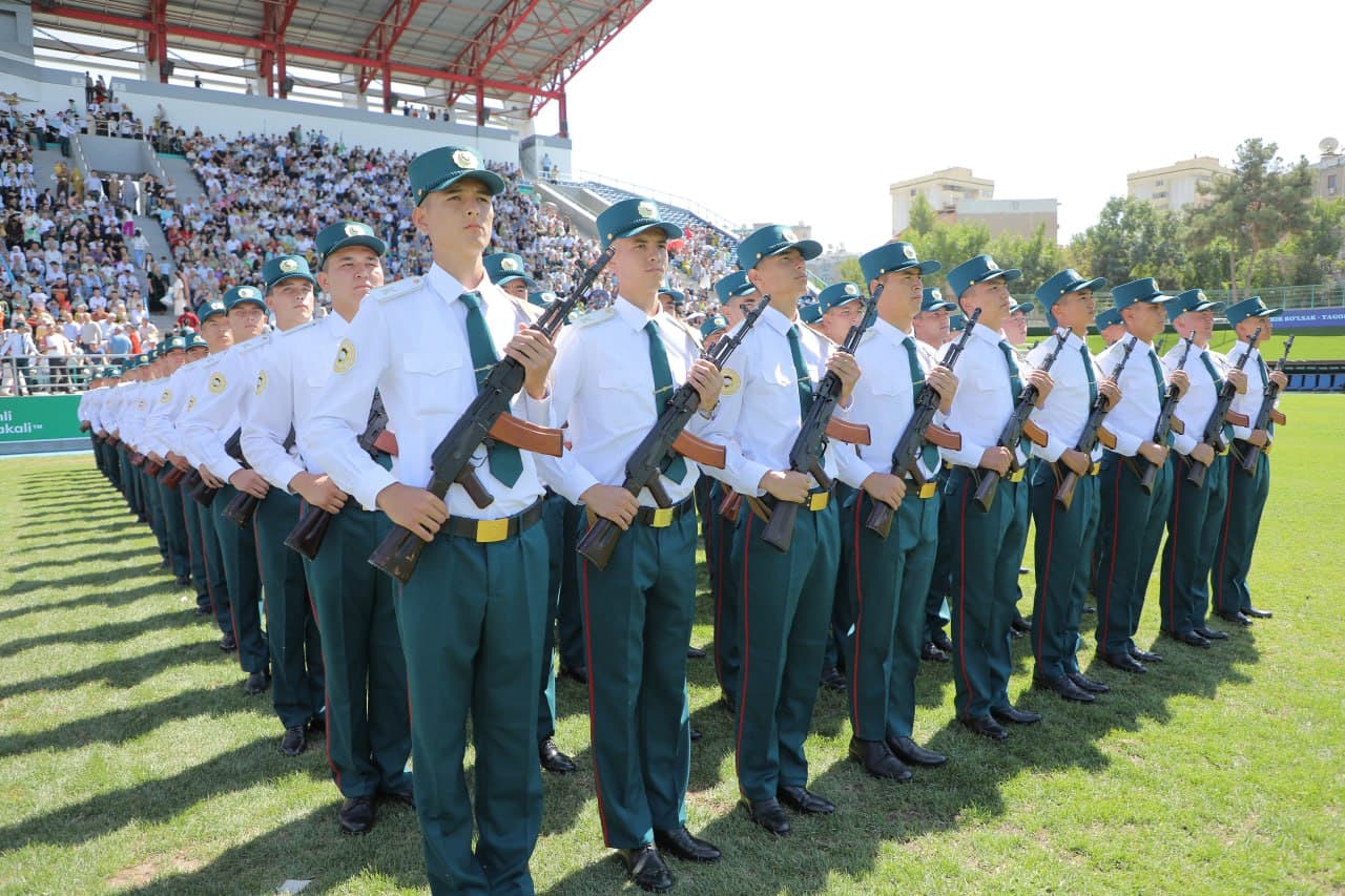 Министр внутренних дел генерал-лейтенант Пулат Бобожонов принял участие в торжественной церемонии приведения к присяге курсантов первого курса Академии Министерства внутренних дел