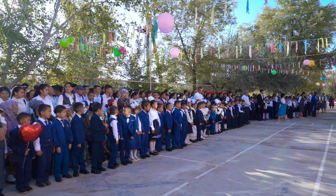 Сирдарё вилояти Ички ишлар бошқармаси бошлиғи полковник Санжар Джабаров ўз қарамоғида бўлган умумтаълим мактабининг биринчи қўнғироқ байрам тадбирида иштирок этди