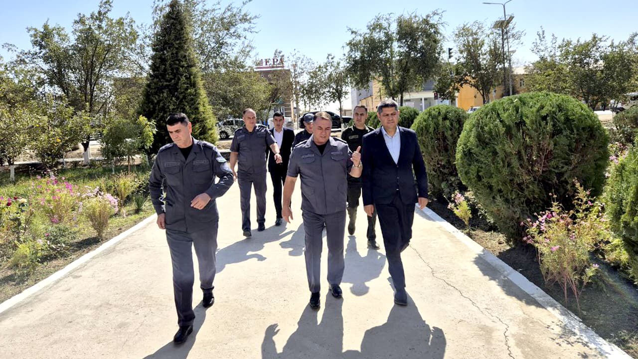 Ichki ishlar vaziri oʻrinbosari general-mayor Baxodir Mirzaraximov Xorazm viloyati Bogʻot tumanida oʻrganishlar olib bormoqda