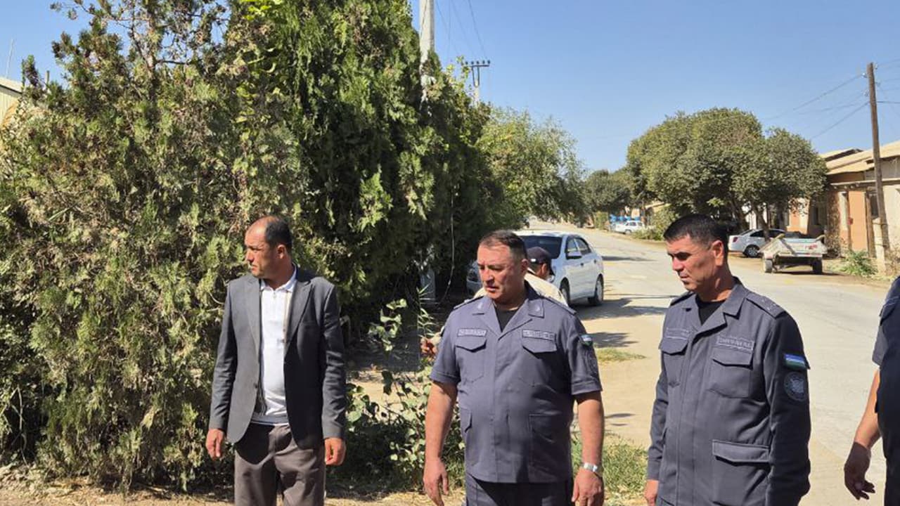 Ichki ishlar vaziri oʻrinbosari general-mayor Baxodir Mirzaraximov Xorazm viloyati Bogʻot tumanida oʻrganishlar olib bormoqda