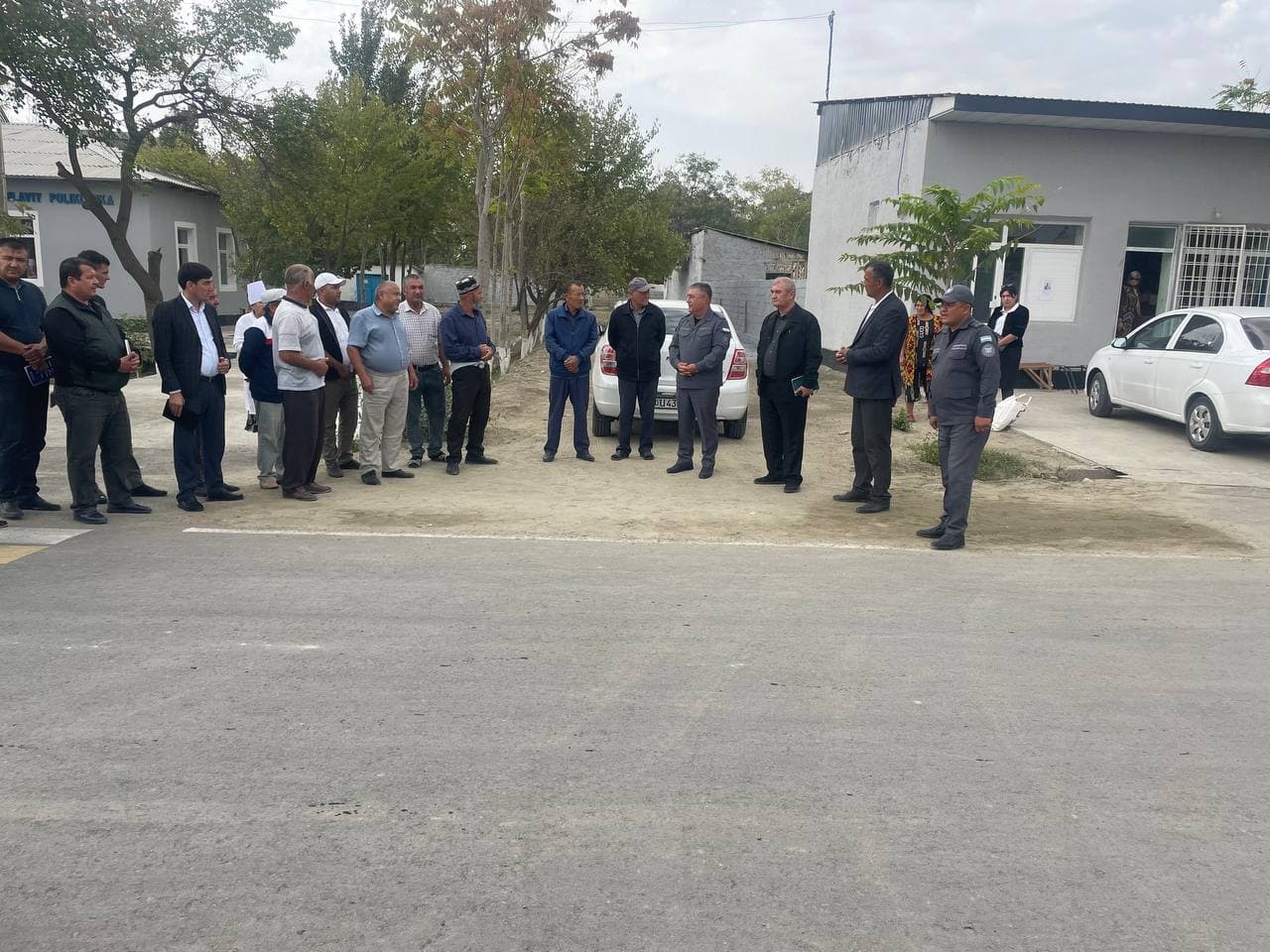 Бухоро вилояти ИИБ бошлиғи подполковник Икромжон Турсунов вилоят 3-секторига қарашли Шофиркон туманида ўрганиш ишларини олиб борди