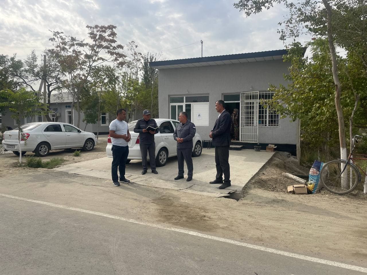 Бухоро вилояти ИИБ бошлиғи подполковник Икромжон Турсунов вилоят 3-секторига қарашли Шофиркон туманида ўрганиш ишларини олиб борди