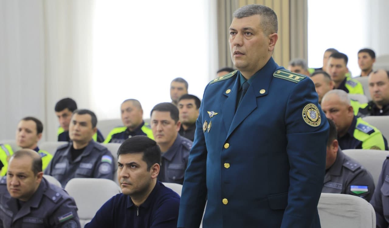 Andijon viloyatida IIV Jamoat xavfsizligi departamenti yoʻl harakati xavfsizligi xizmati boshligʻi polkovnik Sherzod Ibragimov, viloyat IIB rahbariyati hamda YHXB shaxsiy tarkib xodimlari ishtirokida yigʻilish boʻlib oʻtdi