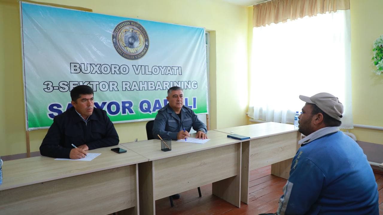 Buxoro viloyati IIB boshligʻi podpolkovnik Ikromjon Tursunov Gʻijduvon tumani “Baraka” MFY aholisining muammolarini joyiga chiqib oʻrgandi