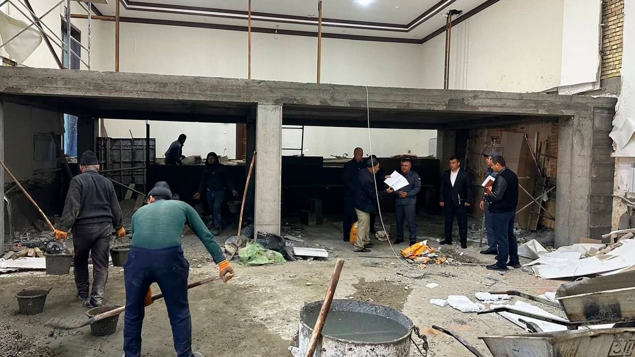 The large-scale construction and repair work being carried out at the "Video Surveillance Center" planned to be built based on the Road Traffic Safety Department of the Public Security Service of DIA of Bukhara region was inspected on site