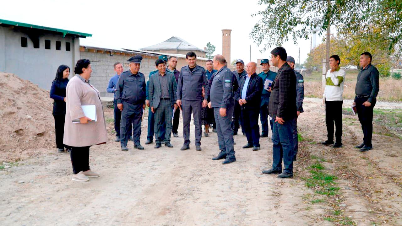 Samarqand viloyati IIB boshligʻi polkovnik Rahmat Mamatov Pastdargʻom “Qoqsoy” mahallasi yettiligi va mutasaddilar ishtirokida aholi xonadonlarida boʻlib, ularning yashash sharoitlarini oʻrganib, mavjud masalalariga yechim izladi