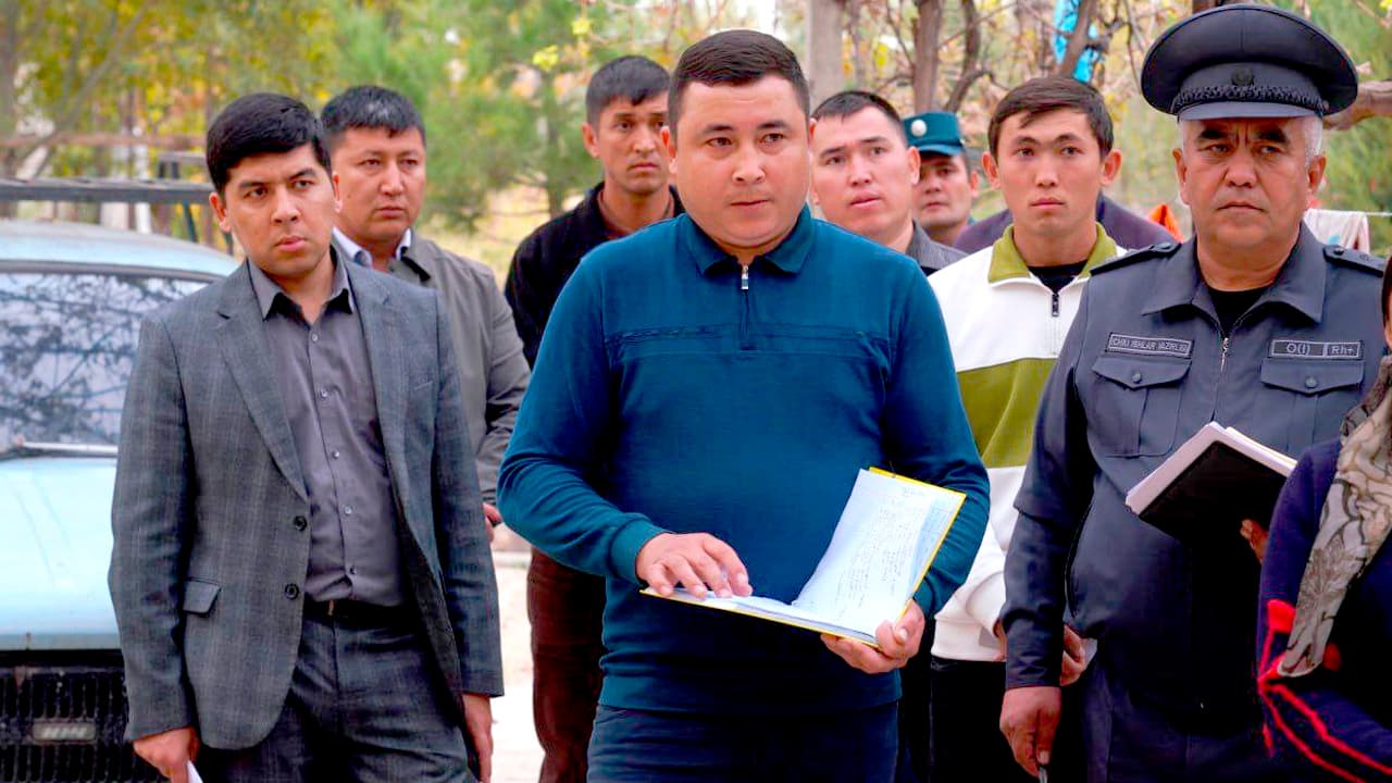 Samarqand viloyati IIB boshligʻi polkovnik Rahmat Mamatov Pastdargʻom “Qoqsoy” mahallasi yettiligi va mutasaddilar ishtirokida aholi xonadonlarida boʻlib, ularning yashash sharoitlarini oʻrganib, mavjud masalalariga yechim izladi