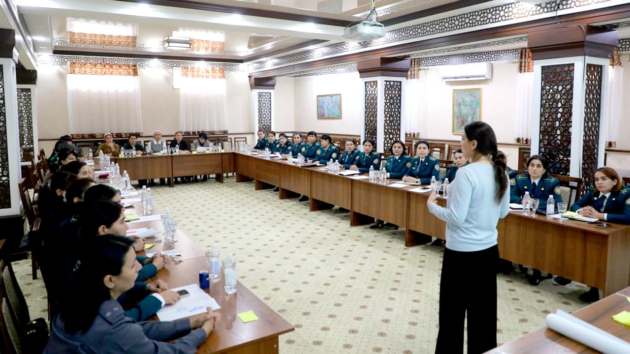 Для инспекторов по делам женщин органов внутренних дел Бухарской области и женских активисток махаллей организовано мероприятие по повышению знаний и навыков в сфере психологии