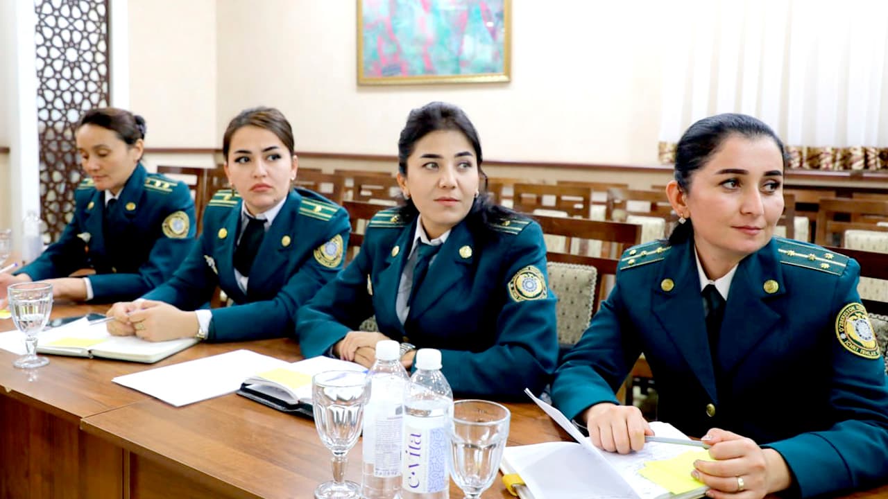 Для инспекторов по делам женщин органов внутренних дел Бухарской области и женских активисток махаллей организовано мероприятие по повышению знаний и навыков в сфере психологии