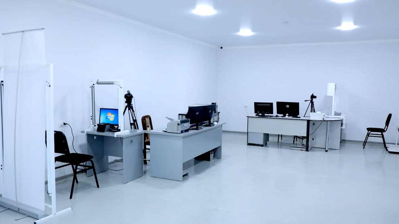 Жиззах вилояти Пахтакор тумани ички ишлар бўлими ҳудудида 14 та хонага эга қўшимча маъмурий бино ҳамда вақтинча сақлаш ҳибсхонаси бунёдга келтирилди