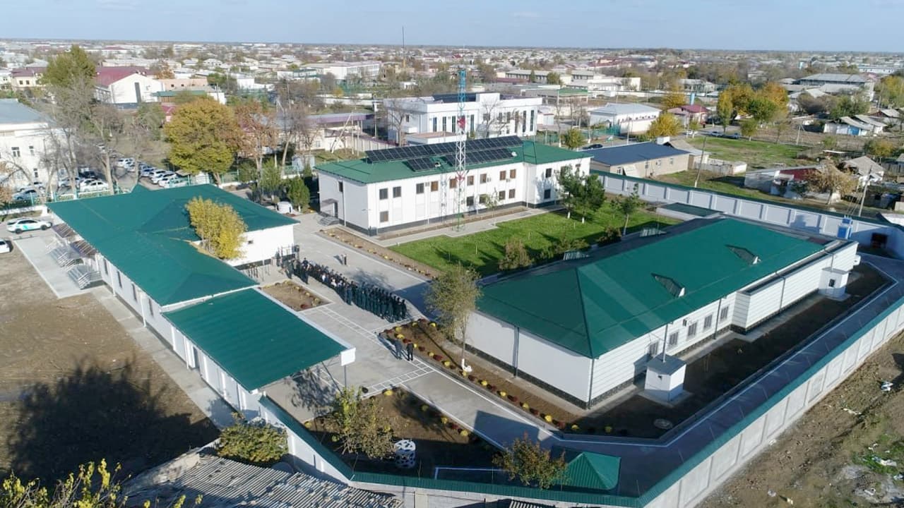 Жиззах вилояти Пахтакор тумани ички ишлар бўлими ҳудудида 14 та хонага эга қўшимча маъмурий бино ҳамда вақтинча сақлаш ҳибсхонаси бунёдга келтирилди