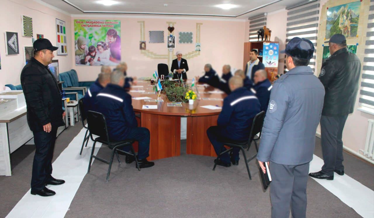 Олтинчи минтақавий ҳудуд 1-сон жазони ижро этиш колонияларининг тарбиявий ишлар бўлими бошлиқлари ўртасида тажриба алмашиш бўйича назарий ва амалий машғулотлар ўтказилди