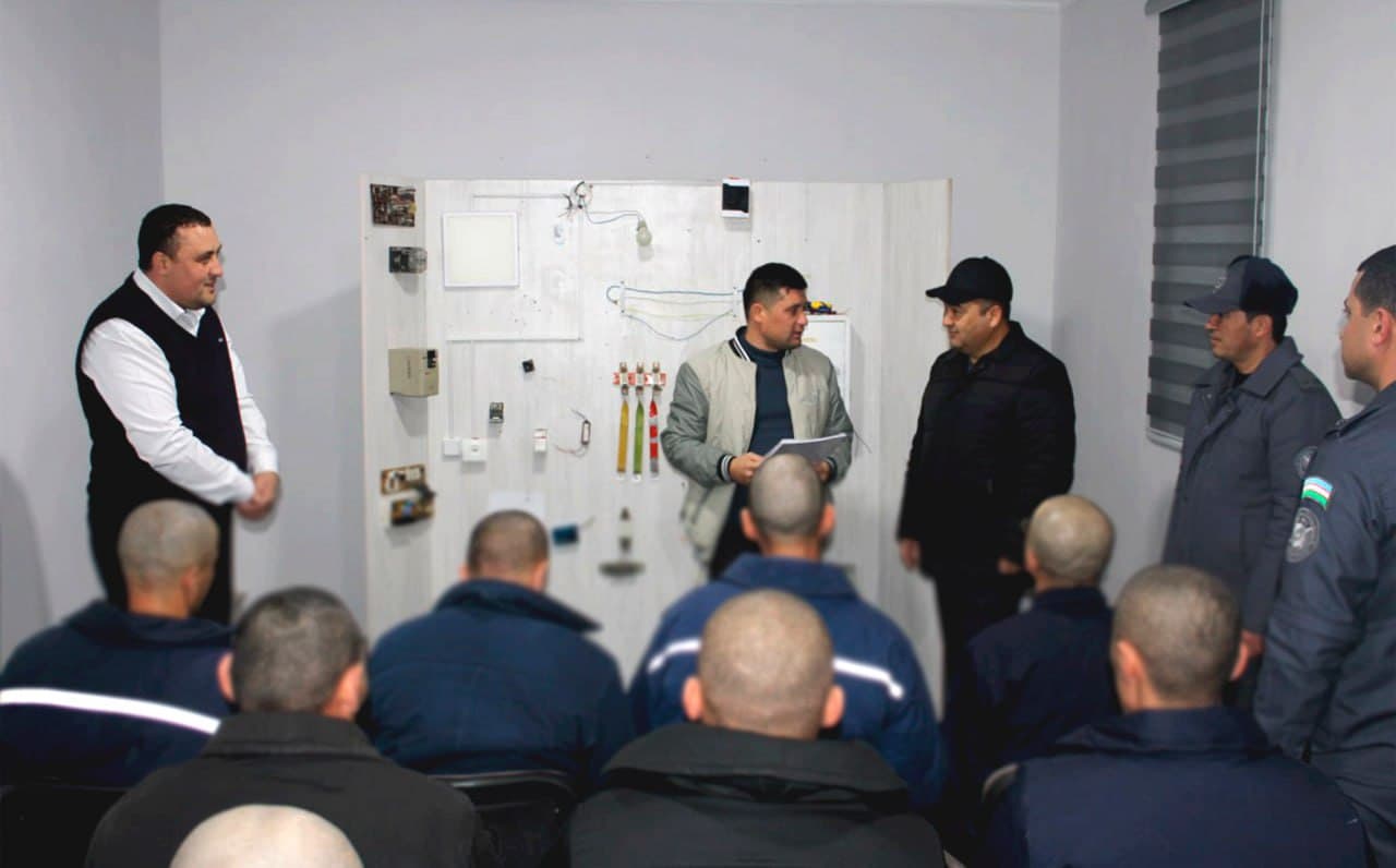 Олтинчи минтақавий ҳудуд 1-сон жазони ижро этиш колонияларининг тарбиявий ишлар бўлими бошлиқлари ўртасида тажриба алмашиш бўйича назарий ва амалий машғулотлар ўтказилди