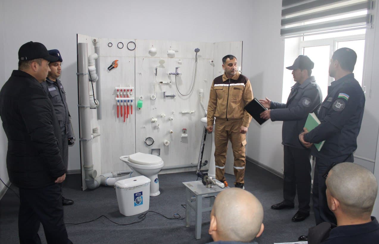 Олтинчи минтақавий ҳудуд 1-сон жазони ижро этиш колонияларининг тарбиявий ишлар бўлими бошлиқлари ўртасида тажриба алмашиш бўйича назарий ва амалий машғулотлар ўтказилди