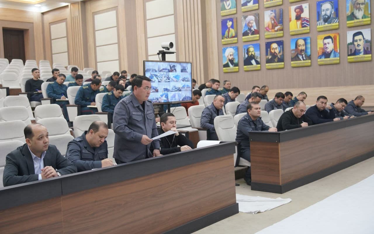 Андижон вилояти ИИБ бошлиғи полковник Аюбхон Раҳматуллаев ҳузурида долзарб вазифалар муҳокамасига бағишланган йиғилиш бўлиб ўтди