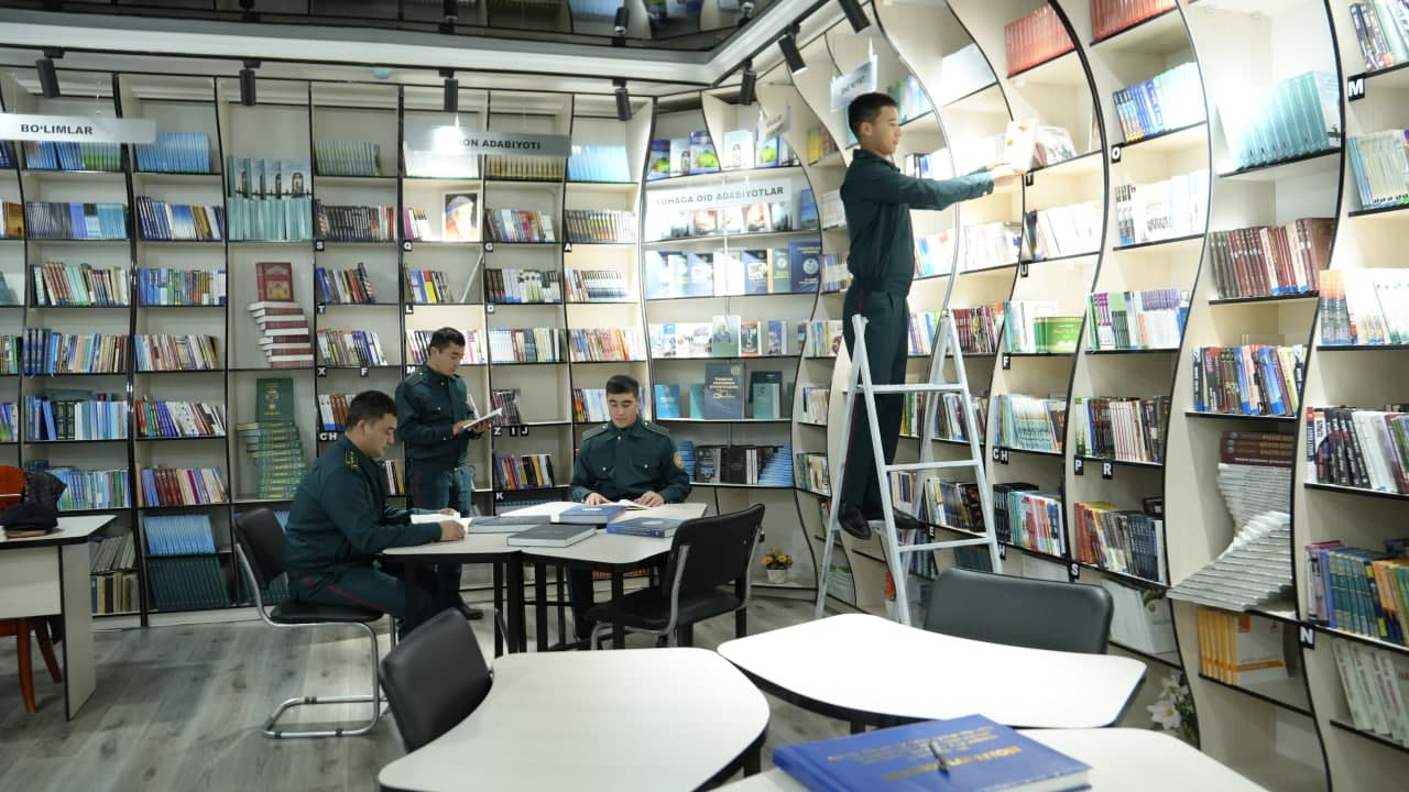 Навоий вилояти ИИБ Ахборот кутубхонаси «Энг яхши кутубхона» кўрик-танловининг республика босқичида фахрли 1-ўринга муносиб деб топилди