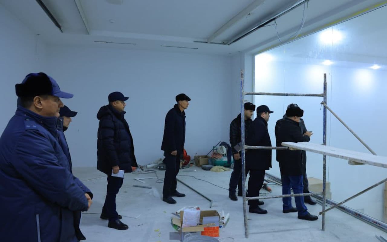 Бухоро вилояти ИИБ бошлиғи ИИВ масъуллари билан биргаликда ЙҲХБ базасида барпо этилаётган тезкор бошқарув маркази (ситуацион марказ)да олиб борилаётган қурилиш ишларини бориб ўрганди