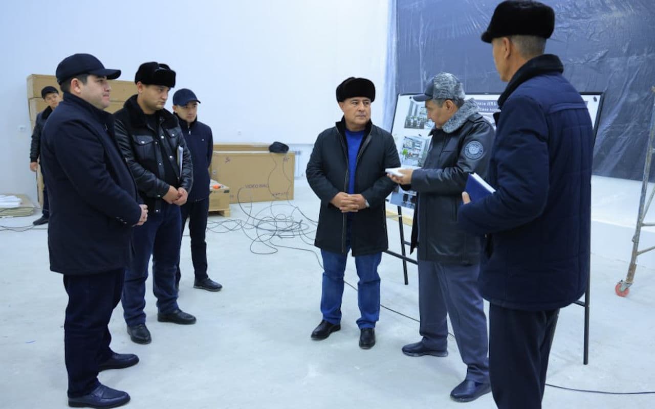 Бухоро вилояти ИИБ бошлиғи ИИВ масъуллари билан биргаликда ЙҲХБ базасида барпо этилаётган тезкор бошқарув маркази (ситуацион марказ)да олиб борилаётган қурилиш ишларини бориб ўрганди