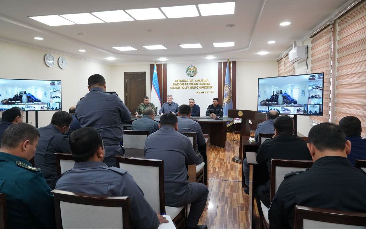 Surxondaryo viloyati huquq-tartibot idoralari rahbarlari huzurida “Prezident archasi” hamda Yangi yil bayramini tinch osoyishta oʻtkazish maqsadiga qaratilgan tezkor yigʻilish oʻtkazildi