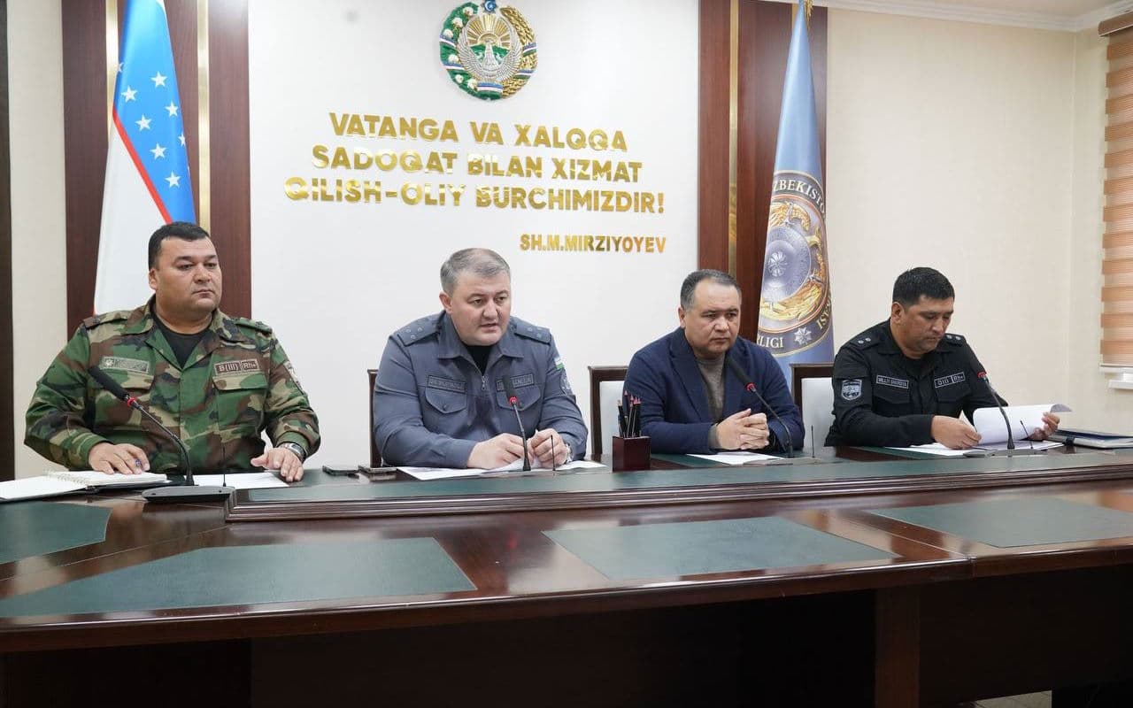 Surxondaryo viloyati huquq-tartibot idoralari rahbarlari huzurida “Prezident archasi” hamda Yangi yil bayramini tinch osoyishta oʻtkazish maqsadiga qaratilgan tezkor yigʻilish oʻtkazildi