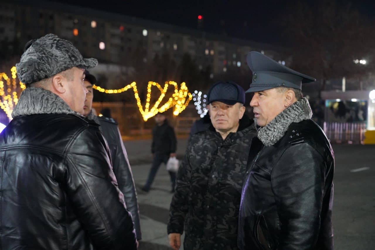 Самарқанд вилояти ИИБ бошлиғининг “Янги йил байрами” тадбирларни ўтказишда фуқаролар хавфсизлиги ҳамда жамоат тартибини сақлаш бўйича амалга оширилаётган ишлар юзасидан ўрганишлари давом этмоқда