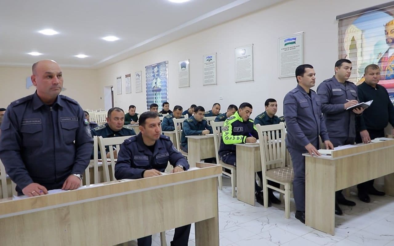 Хоразм вилояти ИИБ бошлиғи полковник Равшан Султанходжаев томонидан Хонқа тумани Ички ишлар бўлимида тезкор йиғилиш ўтказилди