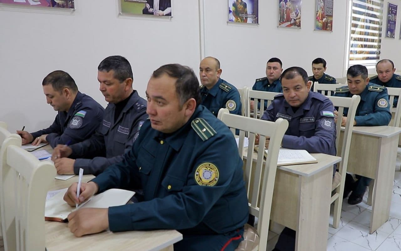 Хоразм вилояти ИИБ бошлиғи полковник Равшан Султанходжаев томонидан Хонқа тумани Ички ишлар бўлимида тезкор йиғилиш ўтказилди