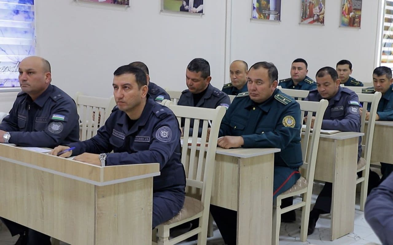 Хоразм вилояти ИИБ бошлиғи полковник Равшан Султанходжаев томонидан Хонқа тумани Ички ишлар бўлимида тезкор йиғилиш ўтказилди